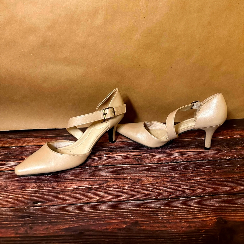 Life Stride Suki pump